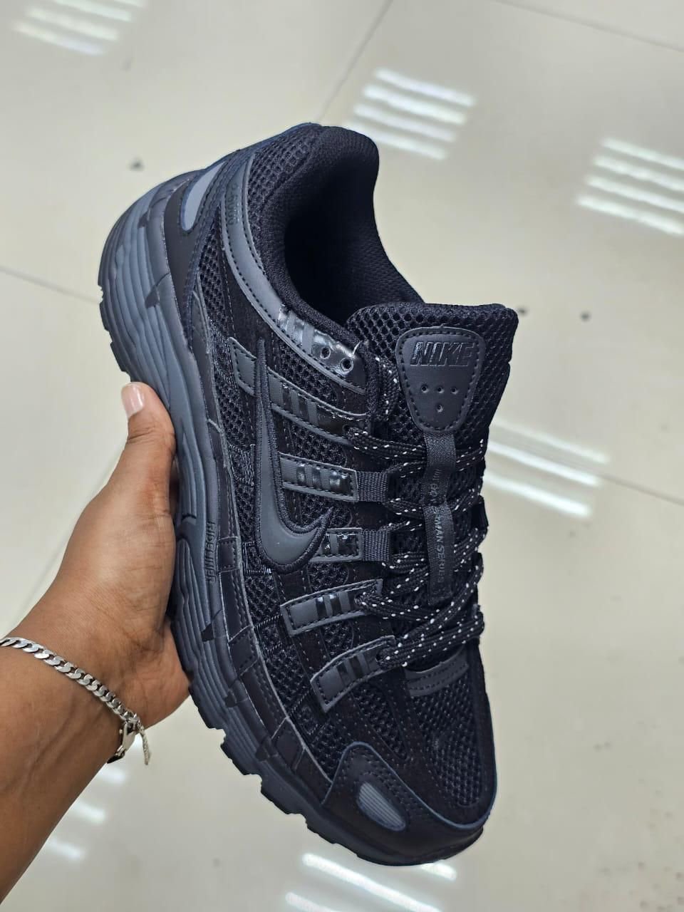 66d5b8ff-9017-4bfd-8611-a2f59a1bb0b2 Nike P 6000 - Image 1