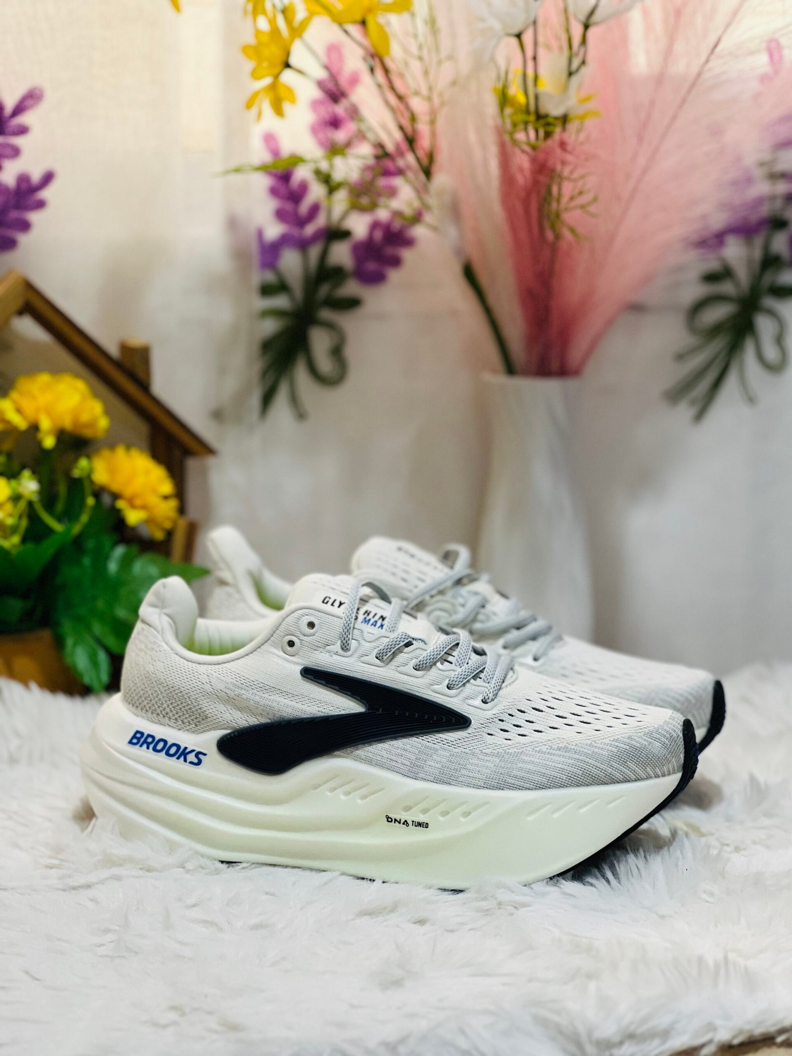 img_0758-2 Brooks - Image 1